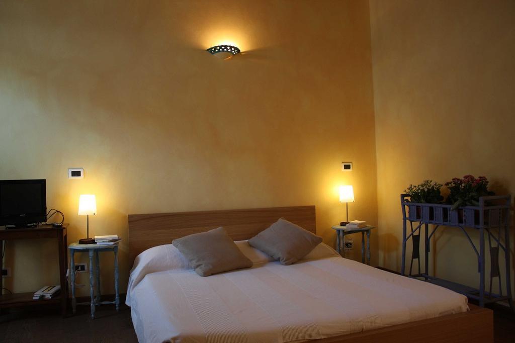 Bed and Breakfast Piazzetta Consolata Турин Номер фото